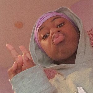 Meet your Posher, Iyonna